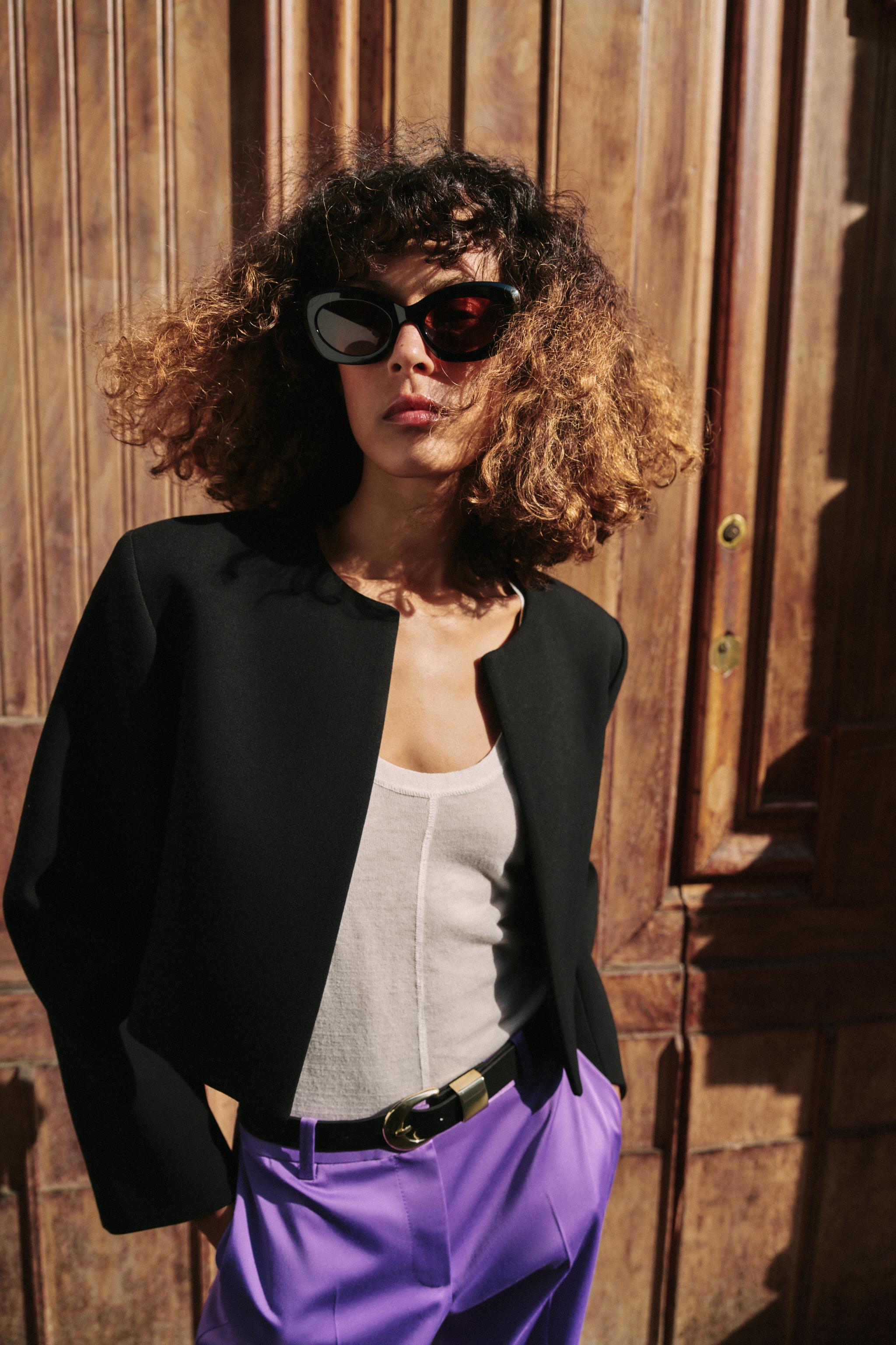 VESTE COURTE À ÉPAULETTES